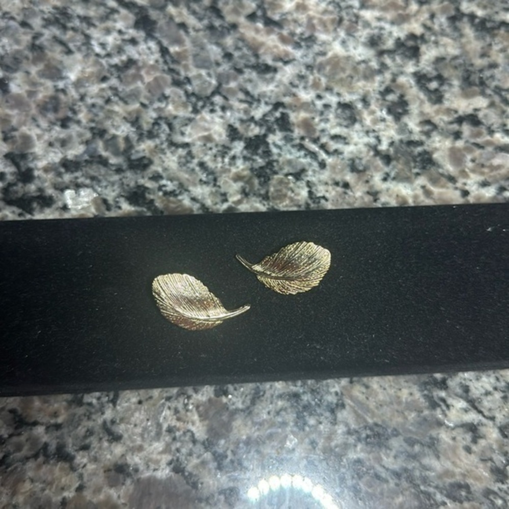 Vintage Gold Tone Leaf Stud Earrings